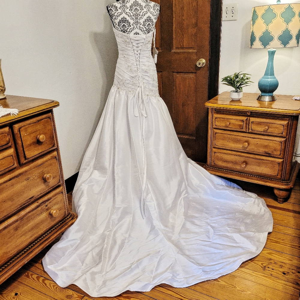 A&T 4414 White Bridal Gown Sz 8 - Picture 8 of 16